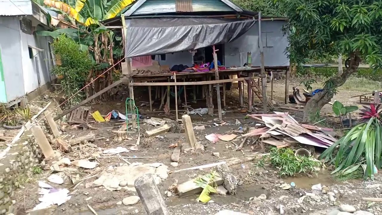 Bukti rumah  yg habis  kena banjir  Tpi masih di huni warga 