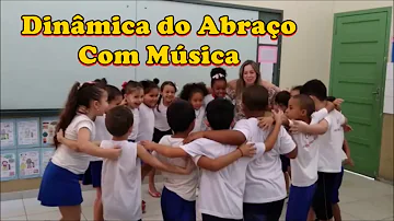 Como é a dinâmica do Abraço?