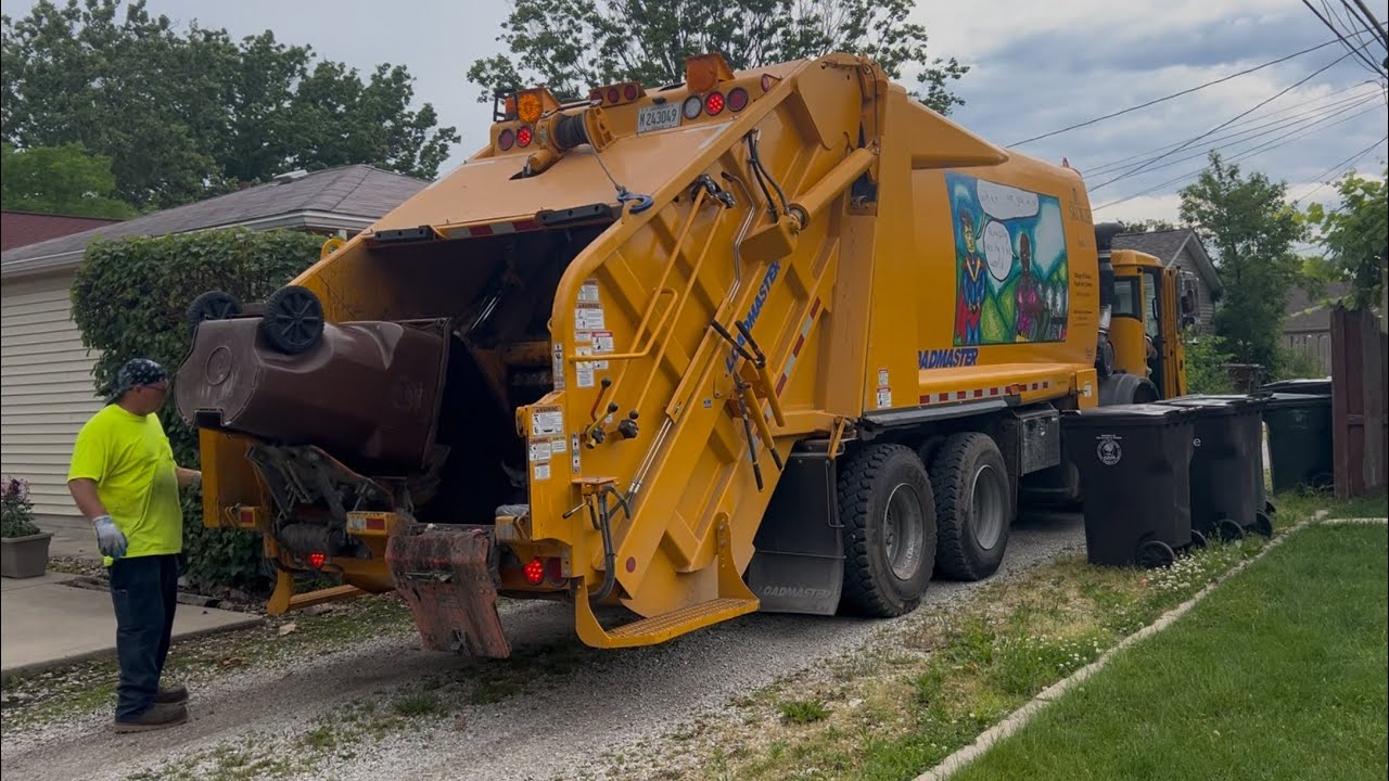 Skokie Mack LR Loadmaster Excel Rear Loader Garbage Truck