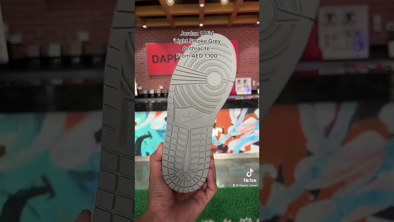 Jordan 1 Mid Light Smoke Grey 'Anthracite' 