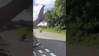 PETER HICKMAN CRASH ISLE OF MAN TT 💥Rider ok 👌