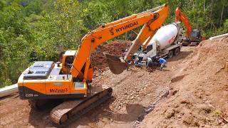 26-TON MIXER SLIDING DOWN JUNGLE CLIFF! Extreme Excavator Anchor Rescue screenshot 5