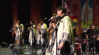 Fria / Al final - LOS K'JARKAS en vivo (Tour Europa 2012) chords