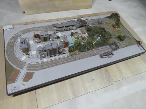 5-36★Nゲージ ジオラマ 線路 駅 ホーム 踏切 滝 ビル コンビニ 交番 マンション 農家 他