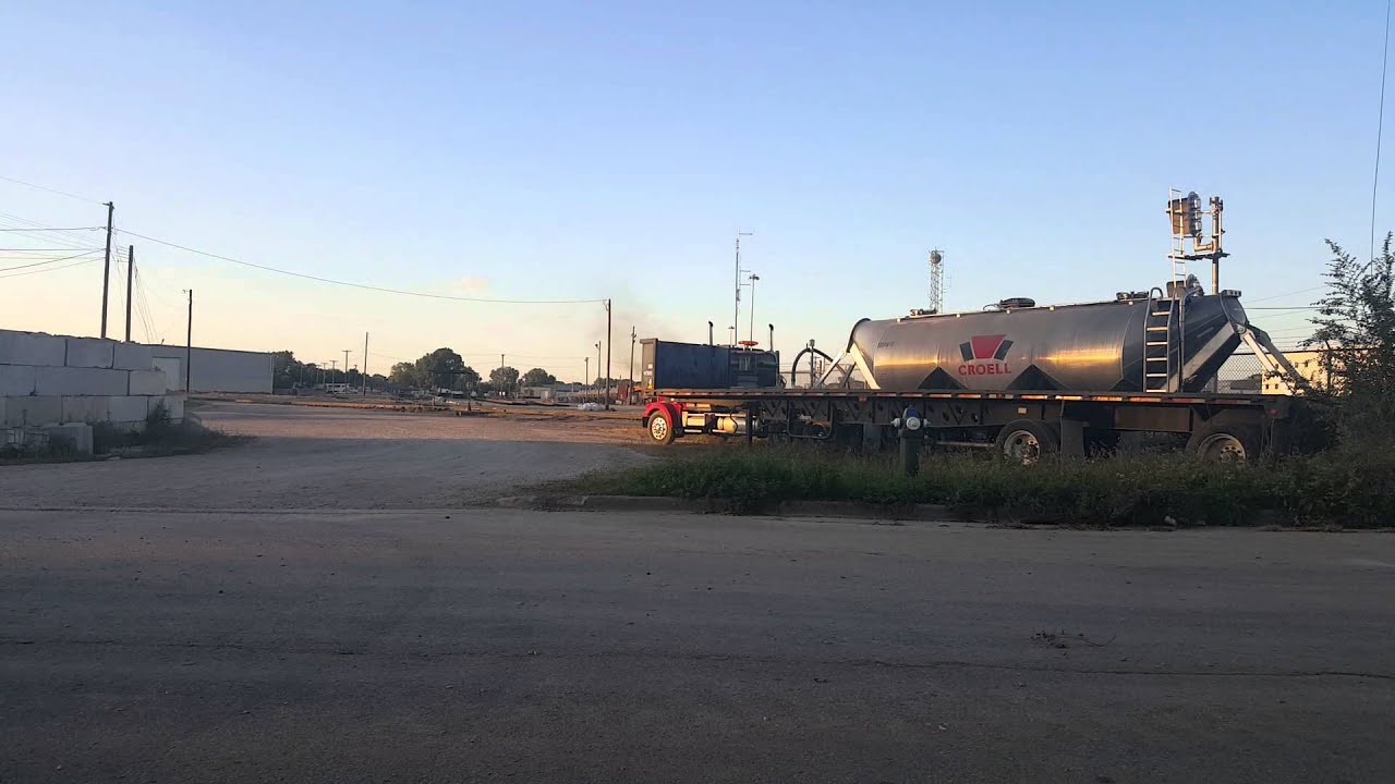 A BNSF crude oil train pulls out of La Crosse yard.( YouTube