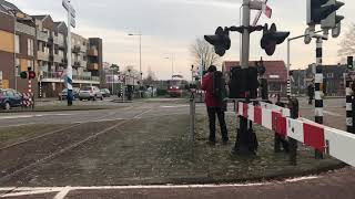 Ns 20 Kameel Komt Over Een Spoorwegovergang