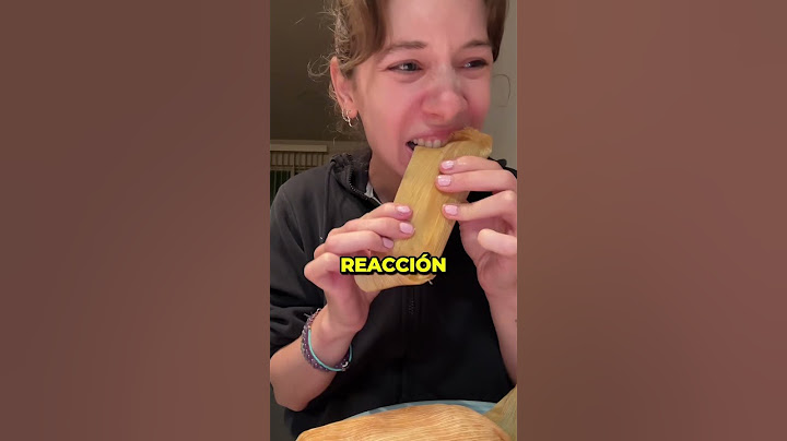 Extranjera Comiendo un Tamal Por Primera Vez