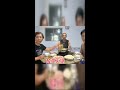 雨天涮火锅 三口人其乐融融 雨天涮火锅 三口人其乐融融