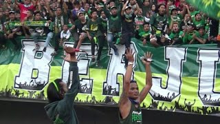 Sambutan Bonek dibalas hangat Bobotoh Viking di Stadion GBT Surabaya | Persebaya vs Persib