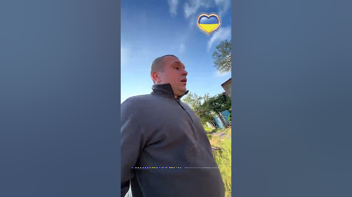 Люди живуть в зруйнованих будинках на Харківщині.