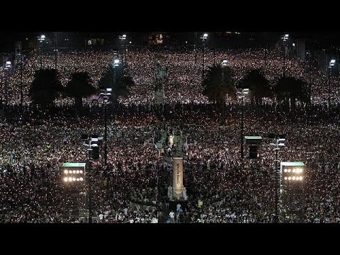 Kerzen und Polizei zum 25. Jahrestag des Tian'anmen-Massakers