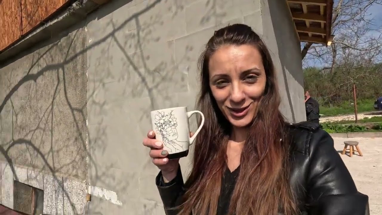 Къщичката на село /Намерихме змия в двора