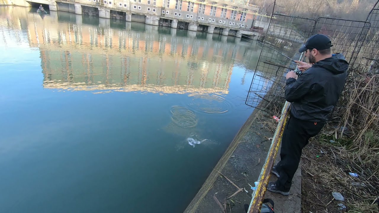 Pescuit la Avat, la Cernavoda, intr-o stație abandonata