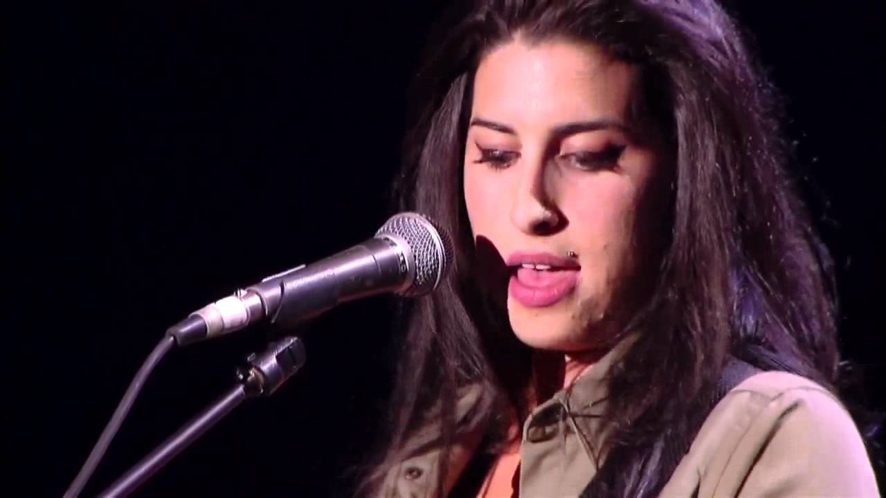 Amy Winehouse - Rare HD Footage Live ( Take The Box / In My Bed ) - YouTube...