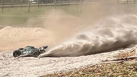 LOSI 5IVE-B e.  First little rip with damage￼￼