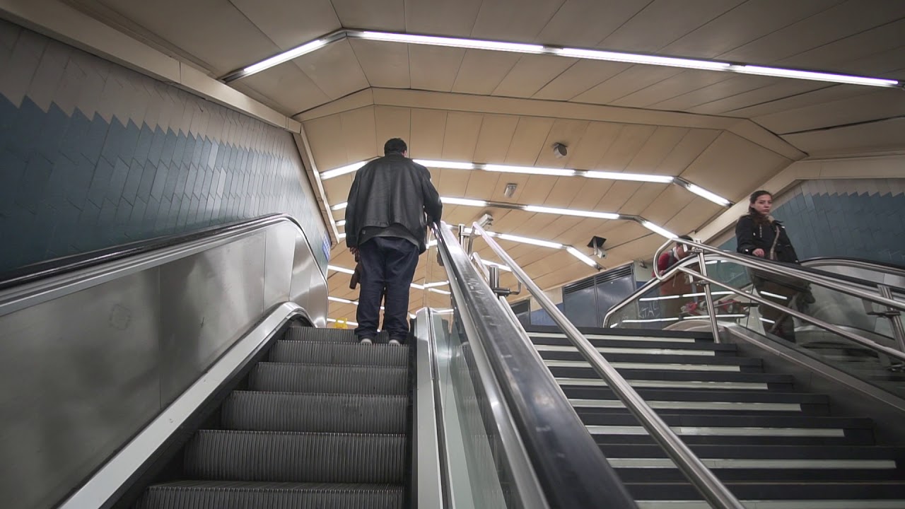 Spain, Madid, 2X Metro ride from Conde de Casal to Ventas @night