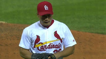 CIN@STL: Oh whiffs Renda swinging to escape a jam