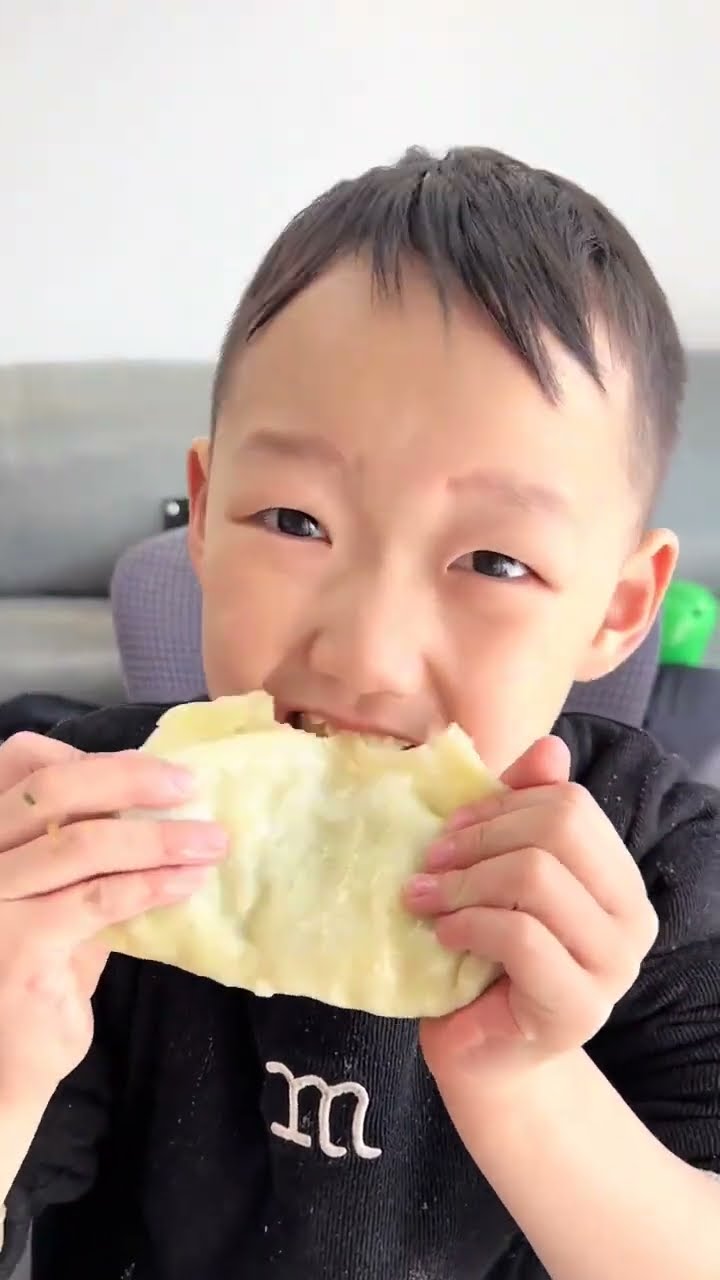 It's not that I can't afford small dumplings, but that big dumplings are more cost-effective. I