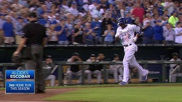 CWS@KC: Escobar lifts a solo home run to left field