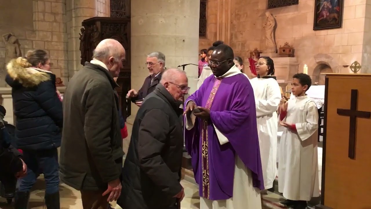 Imposition des cendres lors de la messe du mercredi 22 février 2023 à Vic-sur-Aisne