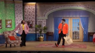 ايه المنجايه اللي لبسها في رجلك دي  😂😂  طلعت زكريا بيحفل علي طارق الابياري