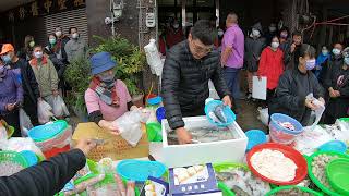 再賣一次烏魚膘 還是沒有賣完 帥兒子快吐血了 中彰海王子 烏日火車站 海鮮叫賣 海鮮拍賣 叫賣哥