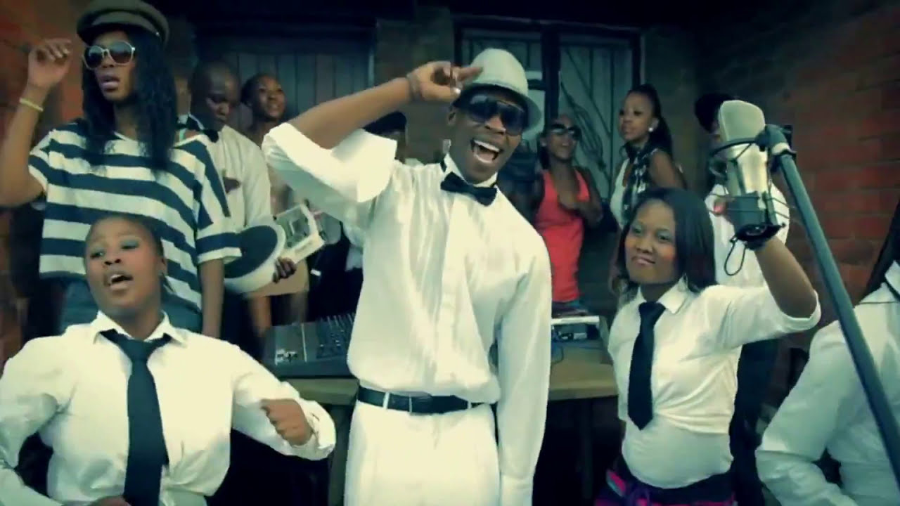 在 YouTube 上观看 DJ Fresca & Black Motion feat. Tuna - Nanka Lamaphoyisa 在 YouTube 上观看 DJ Fresca & Black Motion feat. Tuna - Nanka Lamaphoyisa