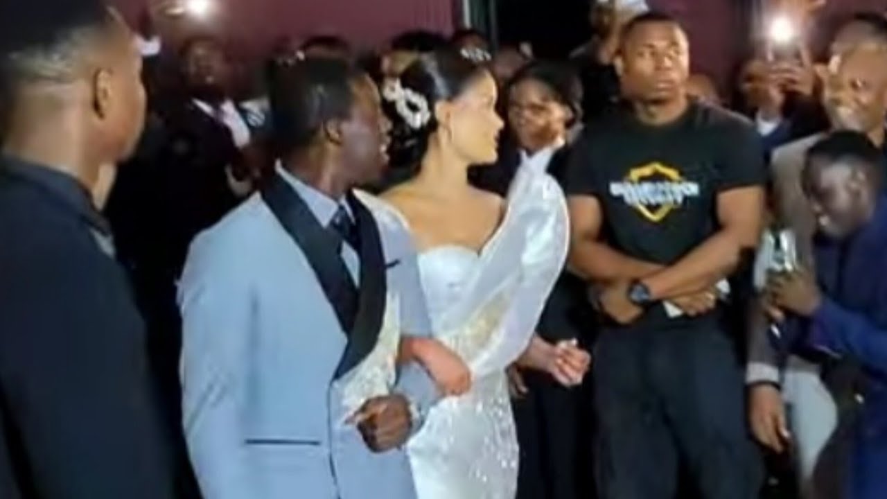 AZIZ KI NA HAMISA MOBETTO WALIVYOINGIA UKUMBINI KWA MARA YA PILI NA ...