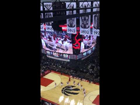 Për nder të pavarësisë së Shqipërisë: Valle shqiptare në një ndeshje të NBA (Video)