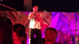 Chris Kirkpatrick introducing Ryan Cabrera at Pop2000 in Paradise