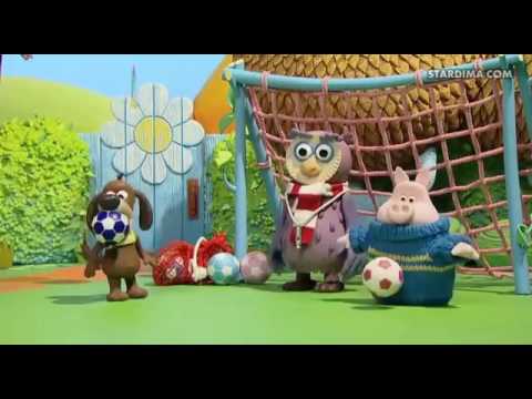 براعم الحمل الظريف تيمي يلعب الكرة