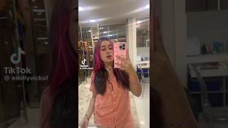 Emilly Vick Fez Leozinho Dormir No Sofá Ele Não Fez Nada