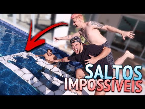 PULANDO DENTRO DE FORMAS IMPOSSÍVEIS NA PISCINA