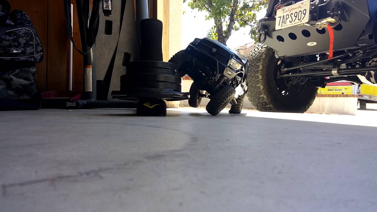 Axial SXC10 Flex Test