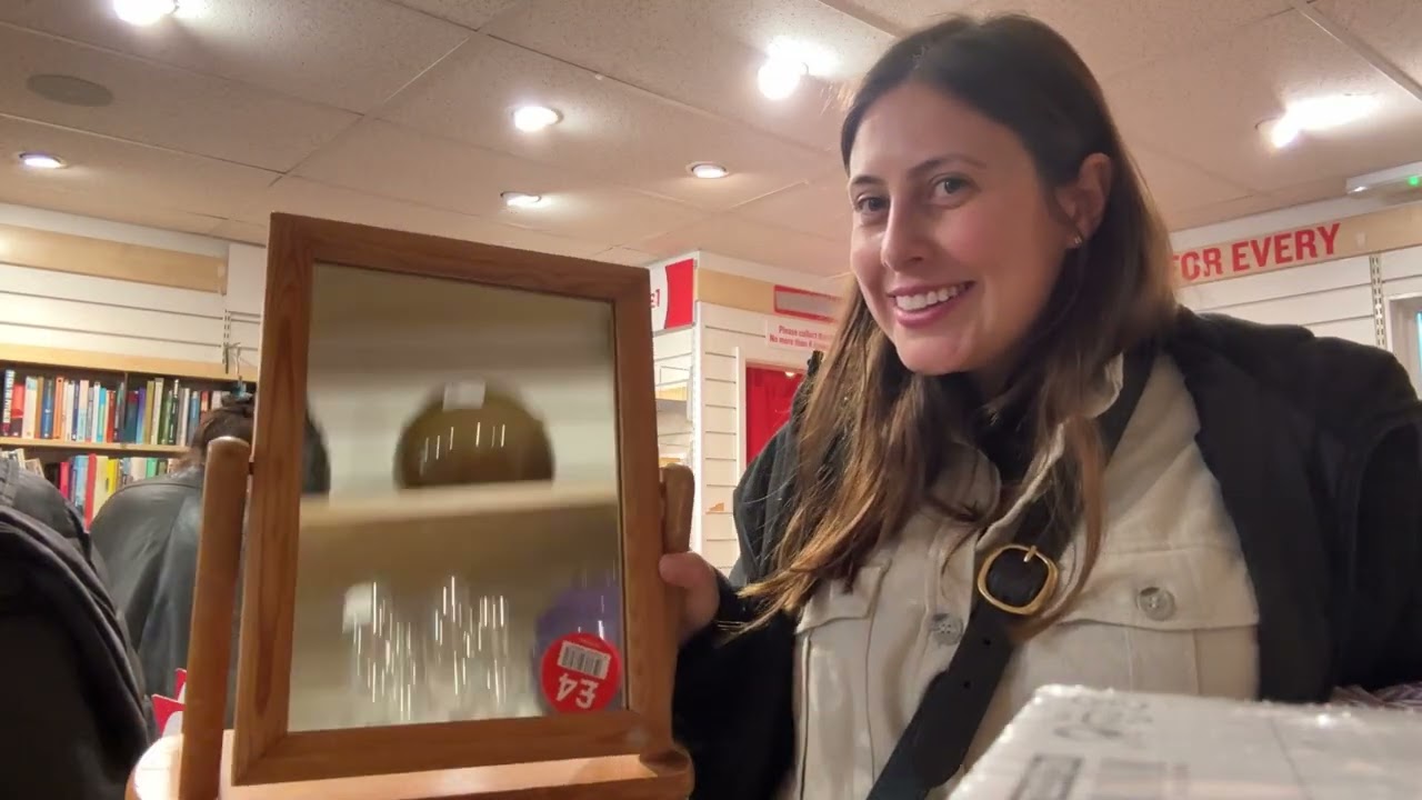 Vlog: Brechó fechando na Inglaterra - tá tudo barato 75% OFF 🇬🇧 #inglaterra #uk #vlog #fy #ytshorts 