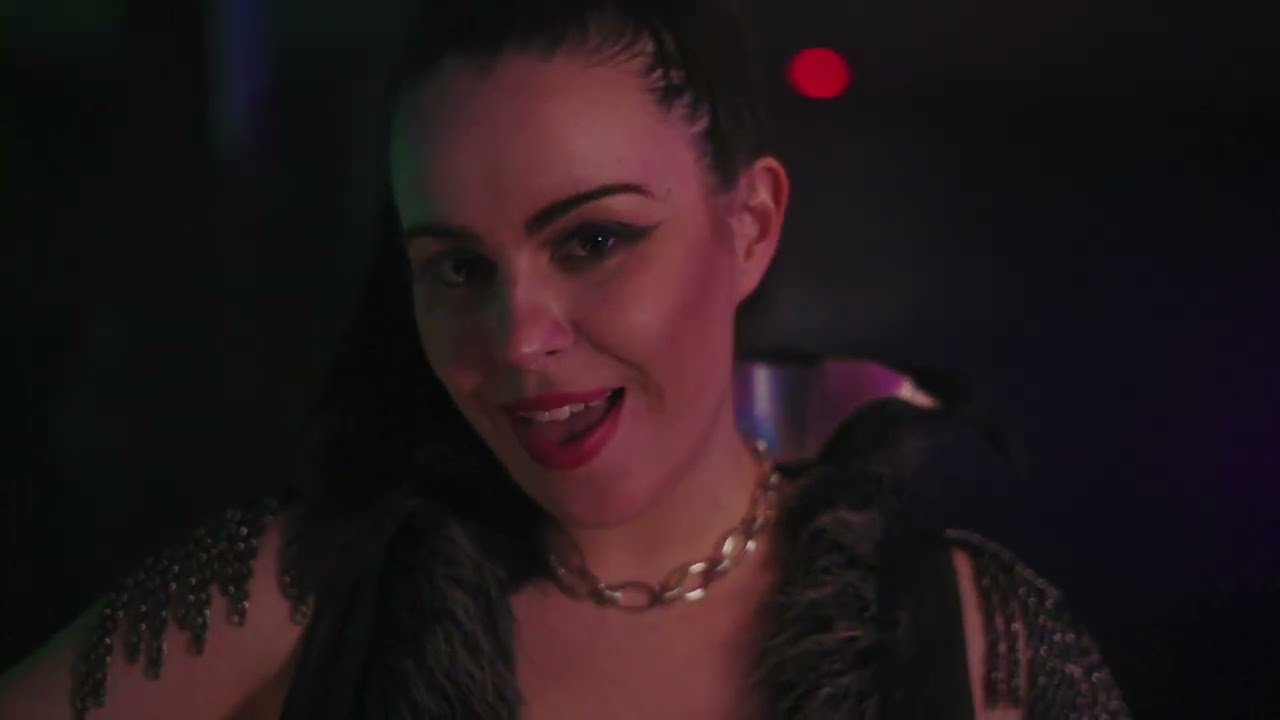 Παρακολούθηση Emma Currie - Wrong For Me (Official Music Video) στο YouTube Παρακολούθηση Emma Currie - Wrong For Me (Official Music Video) στο YouTube