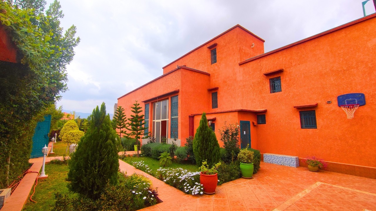 🟡فيلا ناذرة في السوق🤩ب4 واجهات + 3 مطابخ + حمام بلدي📍قرب مراكش💰الثمن قابل للتفاوض