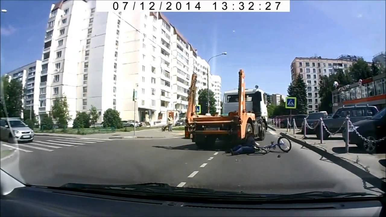 Авария. Эвакуатор - Переехал велосипедистку Зеленоград!!! - YouTube