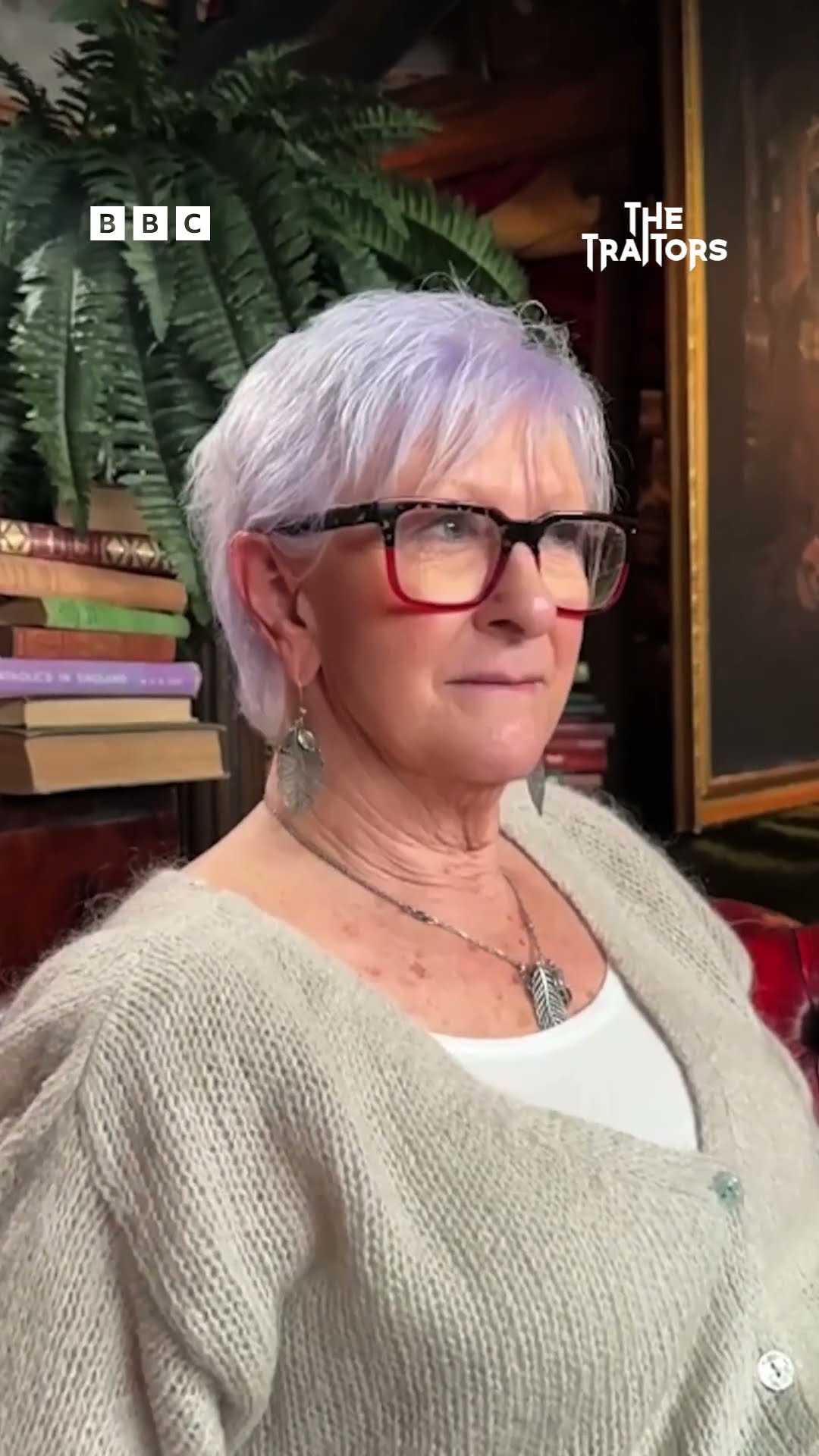 Linda re-enacts her famous head turn - BBC