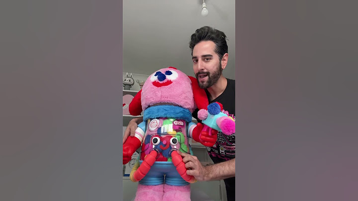 Proud son! MEGA SPACE MOLLY 1000% x Jon Burgerman 😍 #popmart #spacemolly #megaspacemolly