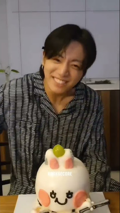 Jin was hiding behind the kitchen counter in jungkook's birthday live 🤣
