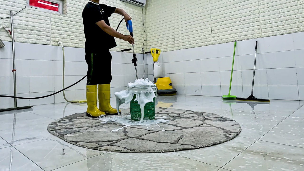 Transform Your Space: How to Perfectly Clean Round Rugs #cleaning # ...