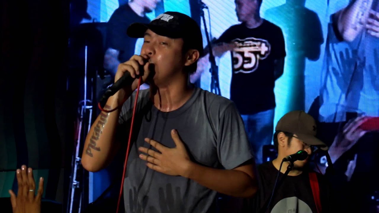 Parokya Ni Edgar - This guy's in love with you pare. Live in Manaoag!