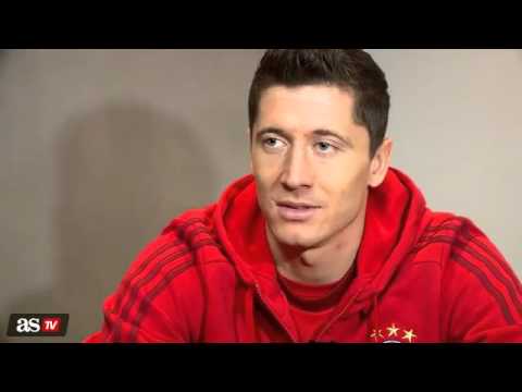 Video: Valor neto de Robert Lewandowski: wiki, casado, familia, boda, salario, hermanos