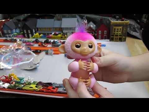 Fingerlings 2023 New Interactive Baby Monkey Reacts to Touch – 70+ Sounds &  Reactions – Harmony (Pink)