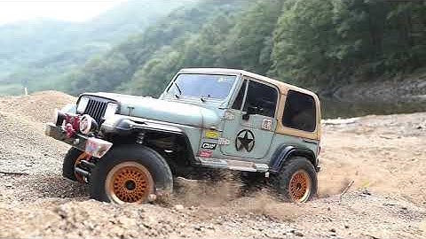 rc car / mst cmx isuzu mu & mst cfx jeep wrangler yj group scale run