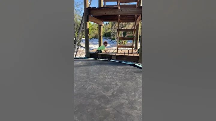 Benjamin SUCIU on trampoline