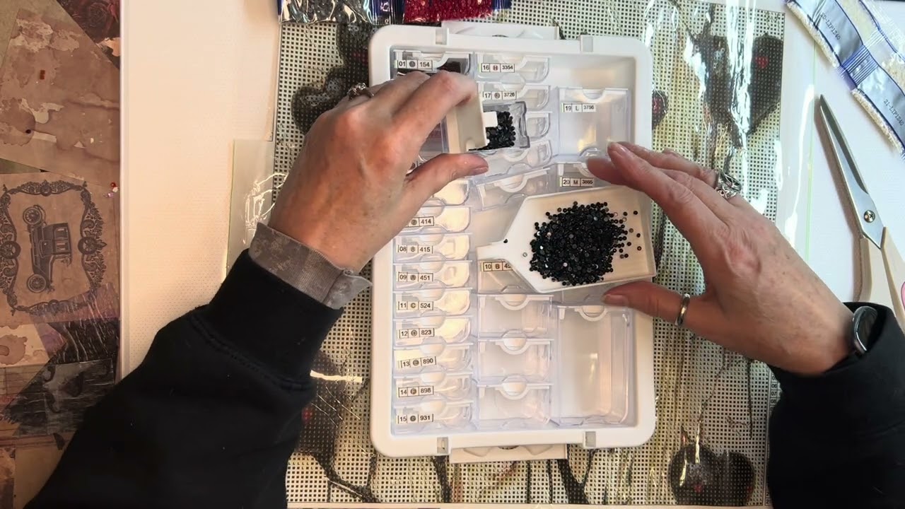 KITTING UP BLACK HEARTS - KIT AND CHAT