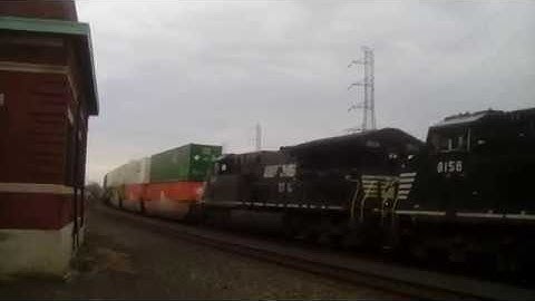 An NS Intermodal flies around the curve in Bound Brook, NJ with UP #5222  in the lead!