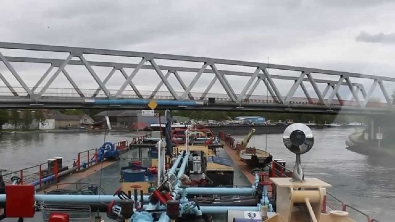 Ship Manoeuvres: Free floating barge separation @ Mulhouse